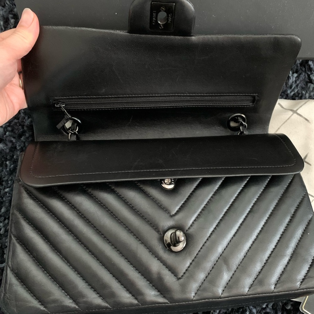 Chanel classic chevron So Black medium flap bag - Picture 8 of 15
